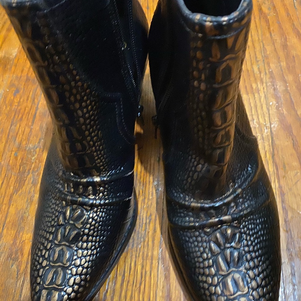 Coconut by Matisse.. Sz 10 Croc, Western Bootie.